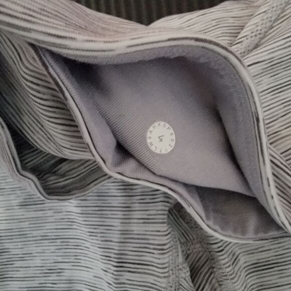 Lululemon Athletica Gray Leggings with Stretchy Knit Fabric - Picture 2 of 7